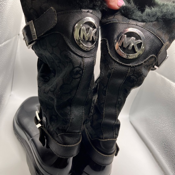 MICHAEL KORS WINTER/RAIN/SNOW TALL BLACK FLEECE LINED WITH FAUX FUR TRIM - Picture 4 of 7